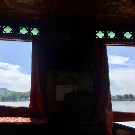 Houseboat Lily Of Nageen Srīnagar Zewnętrze zdjęcie