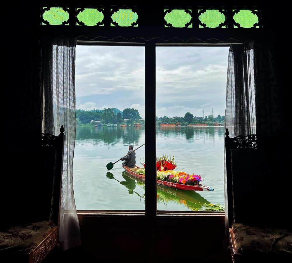 Houseboat Lily Of Nageen Srīnagar Zewnętrze zdjęcie