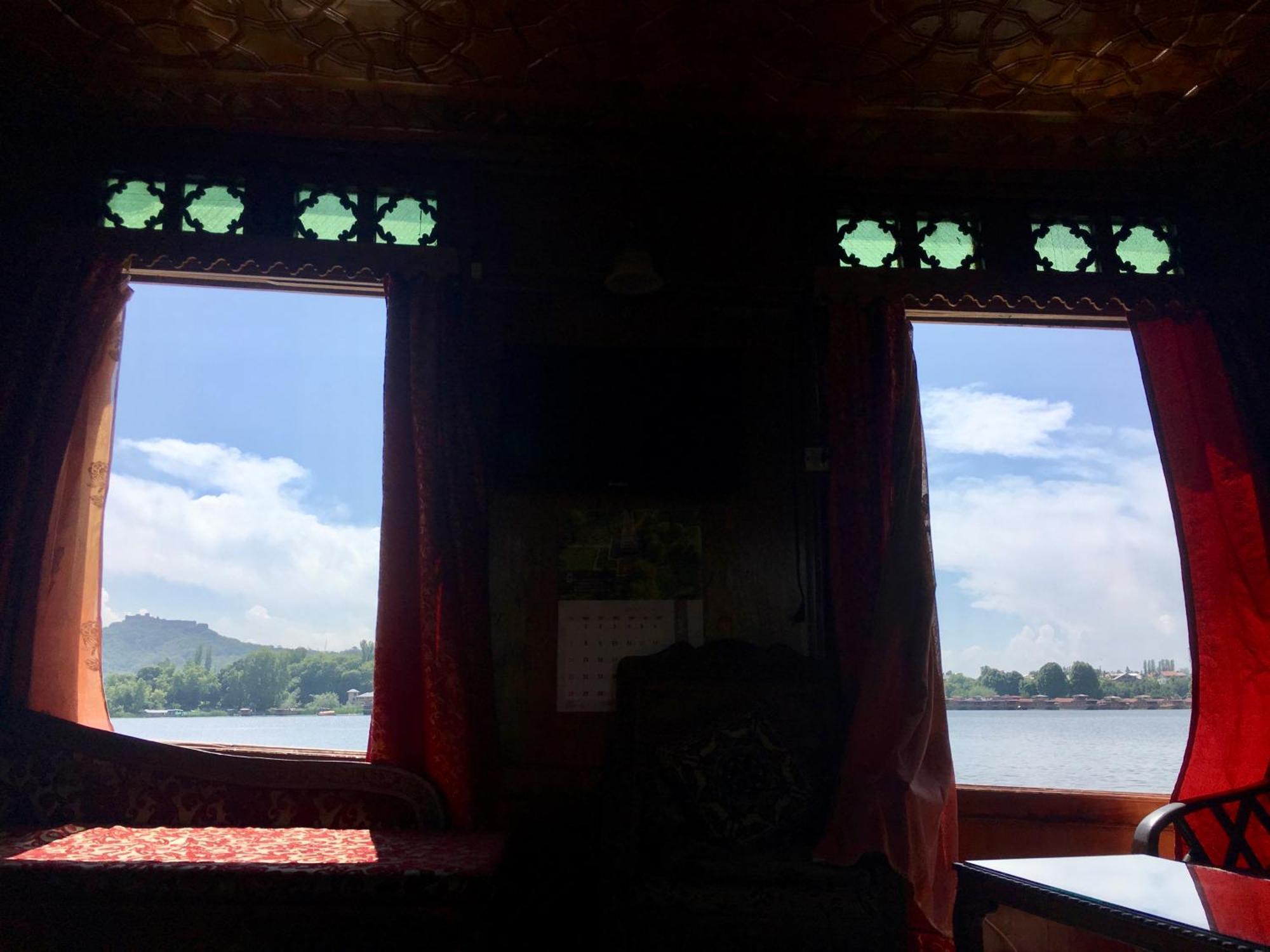 Houseboat Lily Of Nageen Srīnagar Zewnętrze zdjęcie