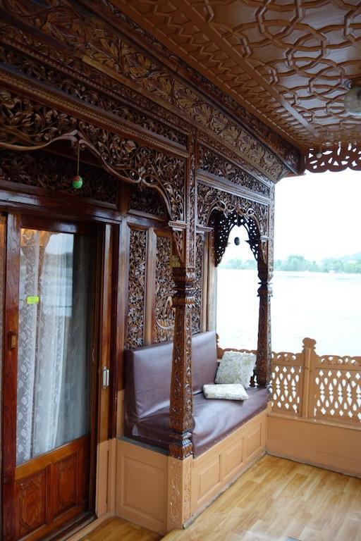 Houseboat Lily Of Nageen Srīnagar Zewnętrze zdjęcie
