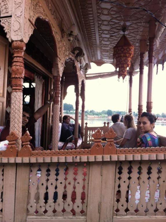 Houseboat Lily Of Nageen Srīnagar Zewnętrze zdjęcie