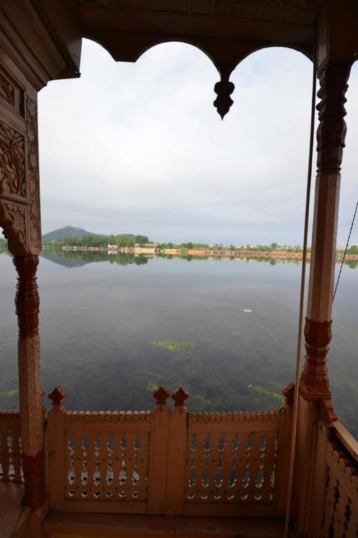 Houseboat Lily Of Nageen Srīnagar Zewnętrze zdjęcie